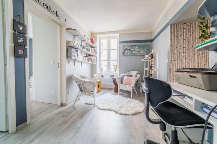 Apartment Rouge Avec Jardin