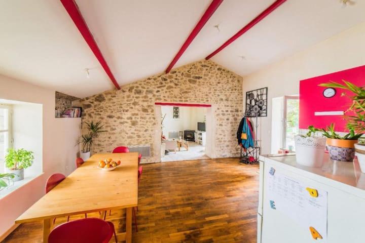 Rouge Avec Jardin *